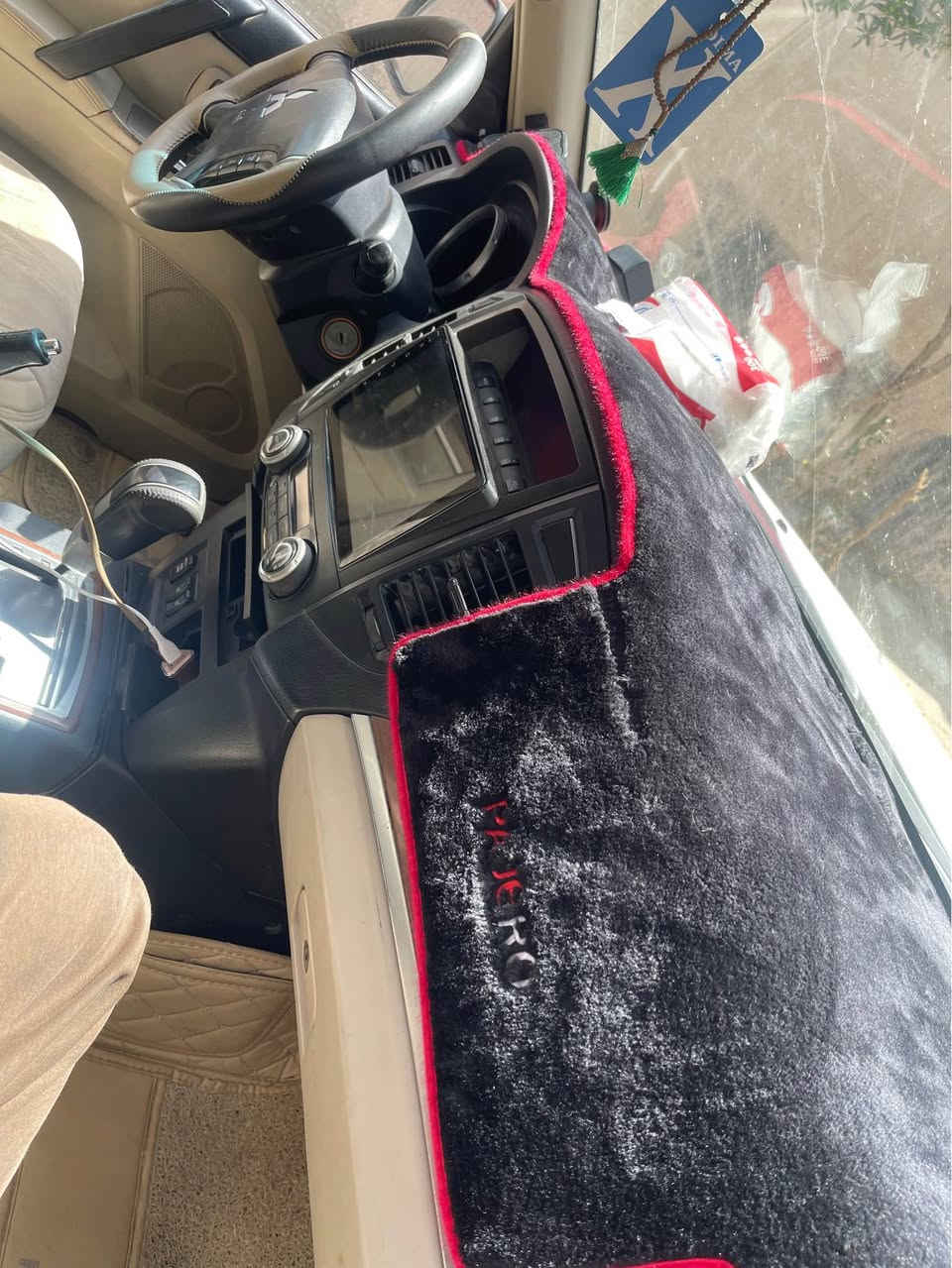 باجيرو ٢٠٠٨
بيها بارد خفيف بس سياره جاهزه من كلشي فتحت سقف
تحكم استيرن 
*********** ستفسار تصل بغداد, العراق
