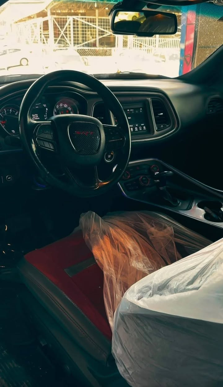 السلام عليكم
موديل ٢٢ sxt 3600 
رقم دهوك ماشي ٦٢ 
مكاني بطويريج  ب اسمي السياره 
فقط اتصال السعر 150 قفل 
حادث 3 قطع وداخل بيها 

*********** وات ساب موجود

