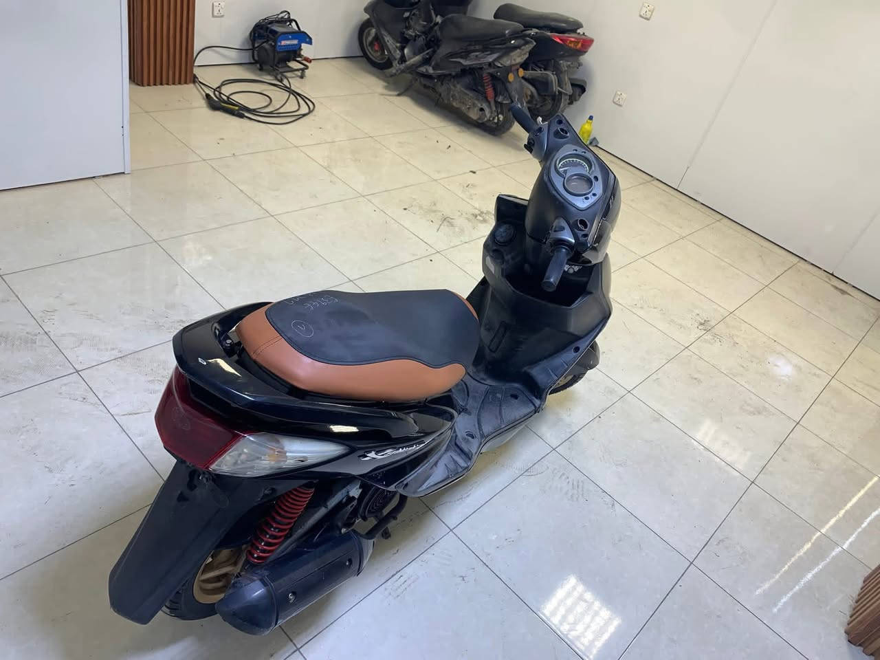 سلام عليكم سكنس فحل بلادي
سعر 800وبيهه مجال بصيط 
العنوان الامين الثاني 
الاستفسار ر***********
