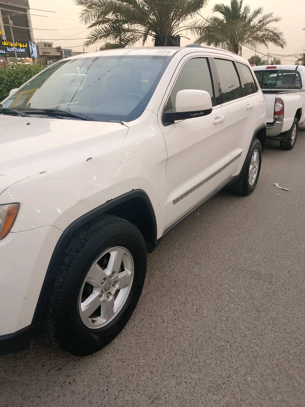 جيب لاريدو 2011 واريد بدون حادث واماكن بيه طخات داخل العراق  السعر 12500 دولار