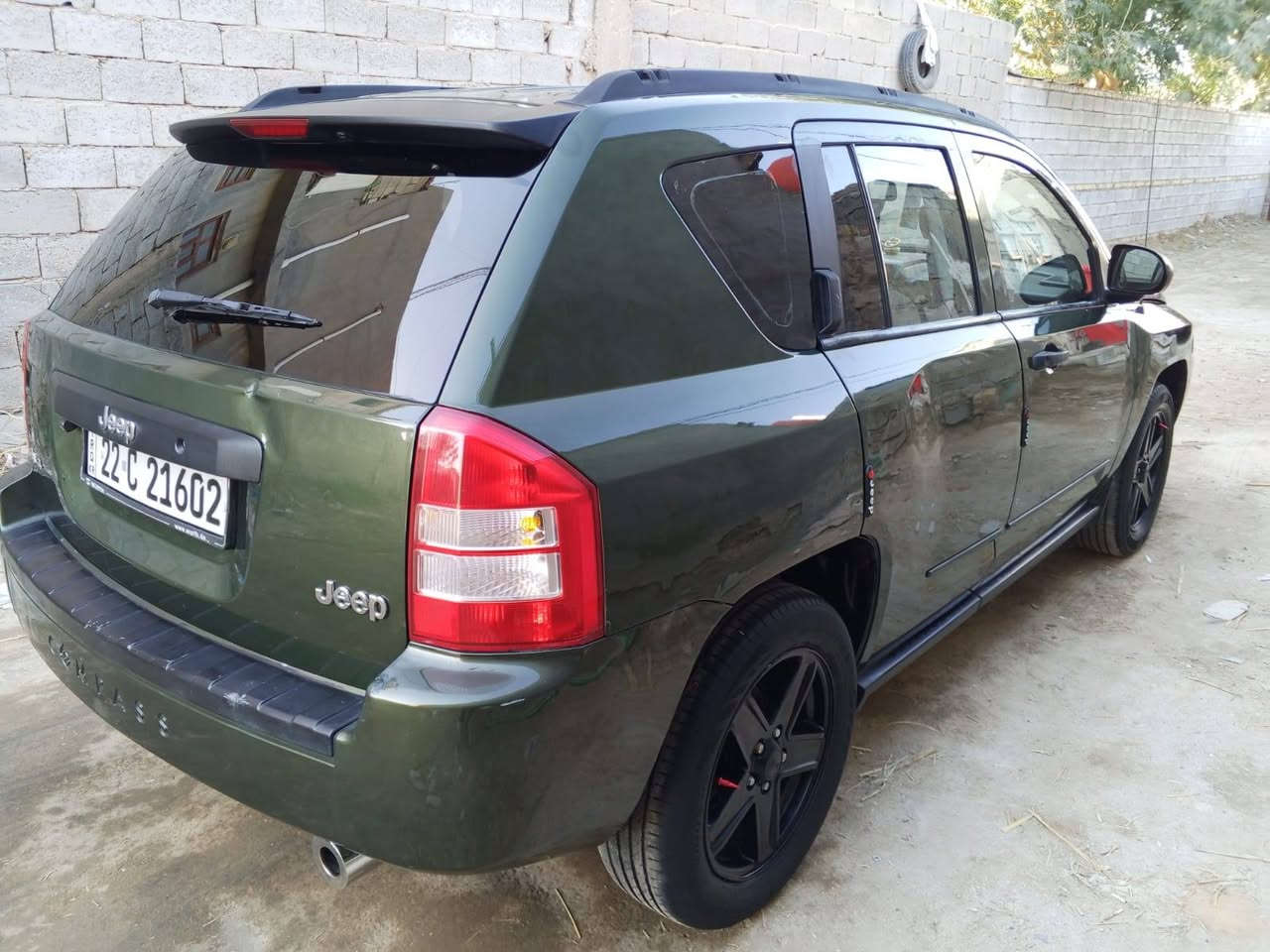 السلام عليكم. جيب كمباس 2007 رقم أربيل انكليزي تريد وكاله تريد تحويل سياره بدون حادث وبدون دكه جاكوج مكفوله من الظربه والبارد مصبوغه حزام جماليه.فور ويل 4x4 مكينة وكير حاويه بلاد مكينه 2400 VVT  دوش بانزين عادي. تبريد ثلج. تدفئة تخم تاير. حداديه خلفي وامامي شرط كله جديد كهربائيات كله شغاله شاشه كامره كزوز رياظي داخل لونين مطخمات صوت بلادي شركه دمام عدد 3 بلجنطه كشنات خلفيه قلاب السعر  (78$) مكاني ديوانيه للإستفسار اكثر اتصل على الرقم ***********
