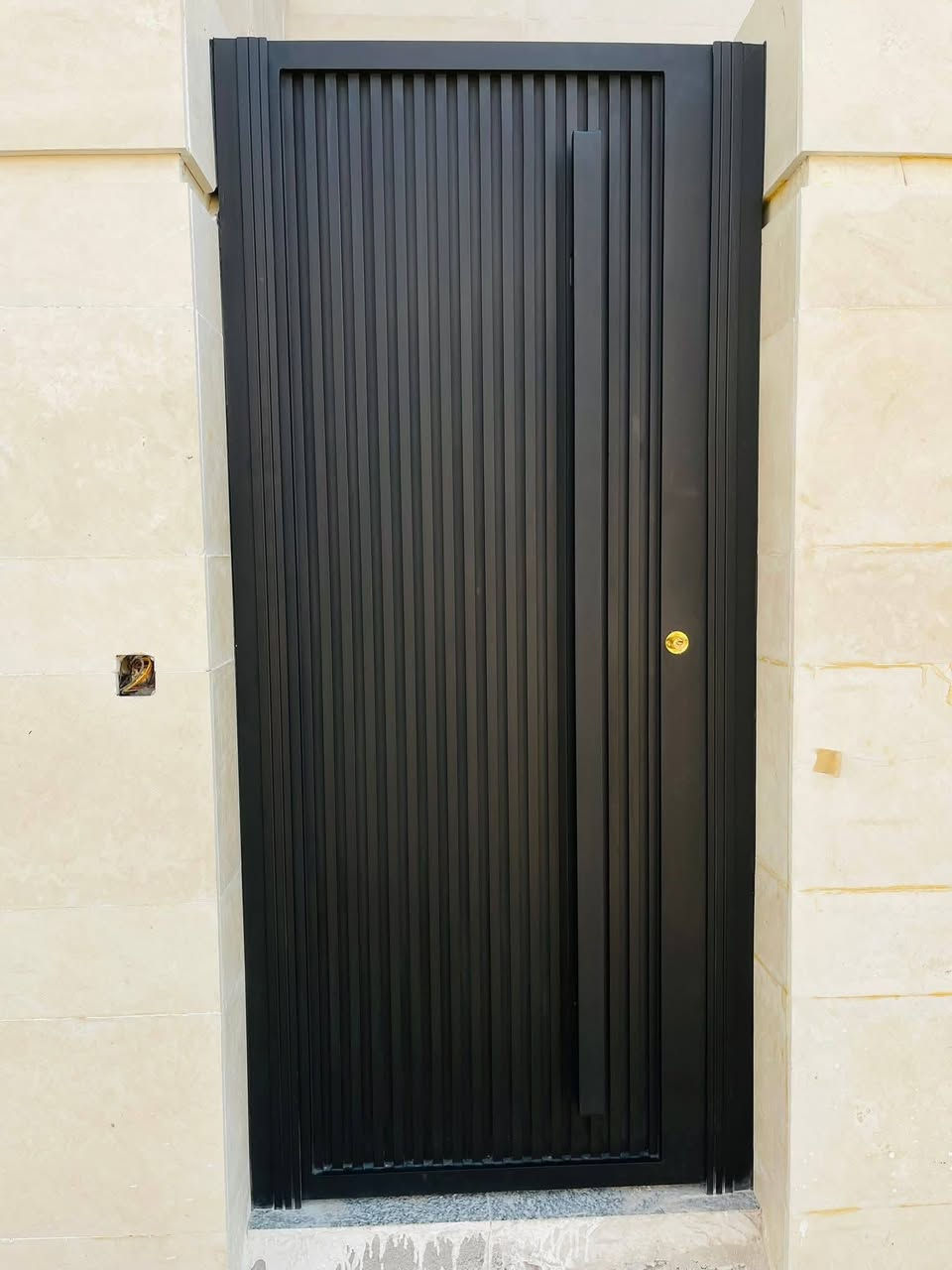 الموقع الكوت...الكوت
اي بل كوت 
مجمع القصر الحديدي

الجودة ولتميز  ولأتقان 
ابواب القاصه 
وابواب نقشات متنوعة 

لتفكر ولتحتار القصر الحديدي هوه الاختيار 
 
خليك بالبيت 🏡وباب بيتك 🚪توصل لبيتك 🏠

تميز بأحدث الموديلات الحصرية🚪🚪
كل ما هو جديد 
ابواب خارجية قاصة تسكام
بانسب الاسعار  💸��� 
مميزات الباب المُصفح
حديد ثقيل اطار 4 ملم 
تتميز بالأمان والجودة والقوة 💪🏻
تتميز بالشكل المُميز
دبل (كيلون) 
ضاهري ومخفي 
لا يُمكن فتح باب المُصفح بنسخة مفاتيح مُقلدة 🔐🔑
بس تختار الديكور ولباقي عليه 
الابواب تسكام عراقي مو مستورد 
- تتميز أيضًا الأبواب المصفحة بأنها مانعة لتسربات الأتربة فهي مُحاطة بأطار مطاطي قوي
 -  ⛓
حسب الطلب وحسب الديكورات الحديثه 
بأدارة : صادق جواد
الموقع :الشهداء -----نهاية شارع القاضي ---------قرب جسر عميشه 
للاستفسار ولحجز الاتصال على الرقم 
***********
واتساب نفس الرقم الضاهر 

——————————————
