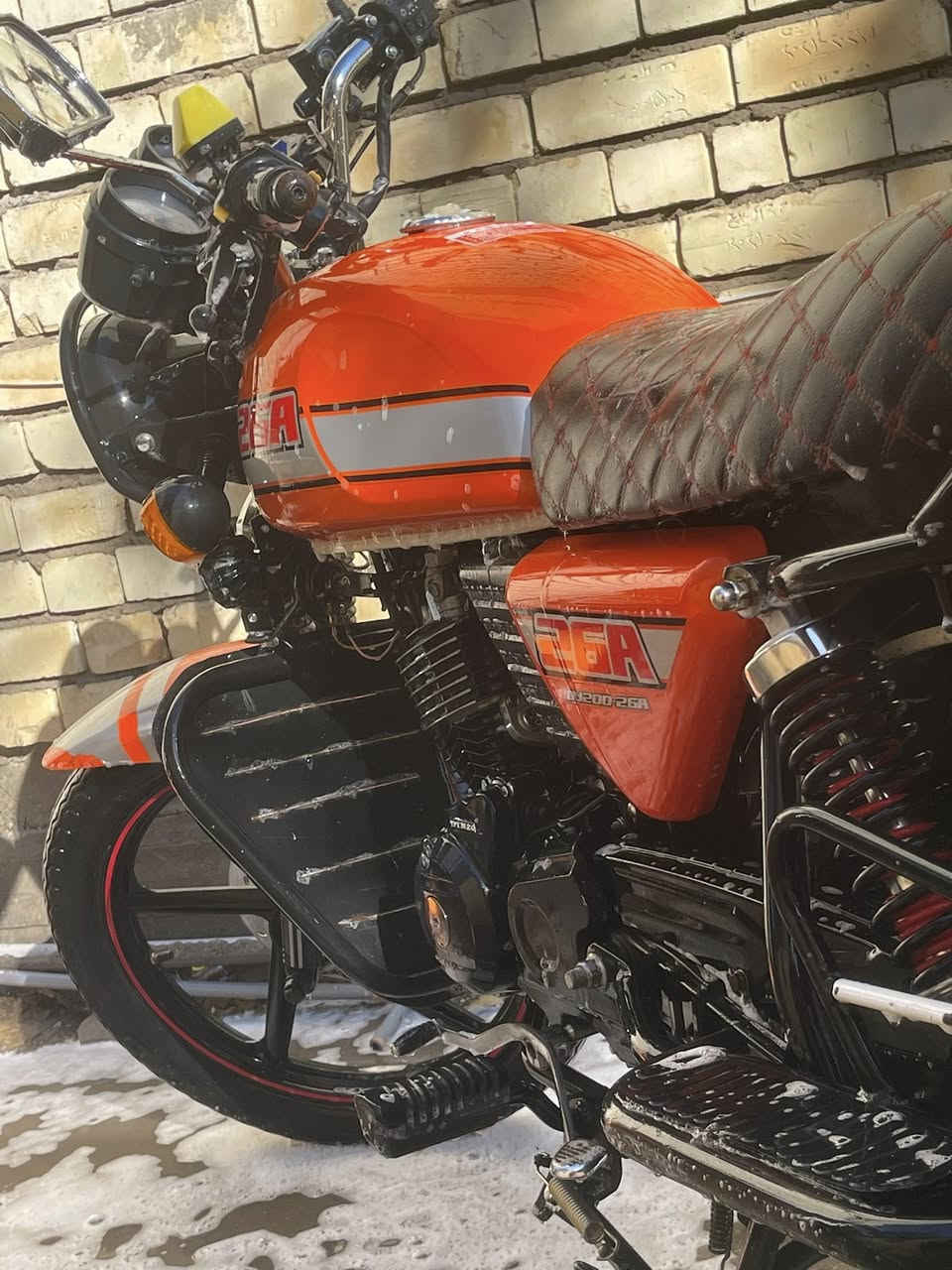 السلام عليكم حبايب
دراجه دايوان A26 
موديل 2022 
الدراجه مداريها كلش ومعتني بيها 
الدراجه اوراق كامله ومكمركه يعني بس تروح تروج معامله ترقيم 
امانة الله الدراجه كلش معتني بيها ومعتز بيها بس سويت عمليه الضهري وانمنعت من الدراجه 
وصارلي شهرين تاركها 
بدلتلها دهن وبلك وتركتها
سعرها مليون ونص وبيها شي قليل 
مكان بغداد العامريه 
الاستفسار *********** او خاص
