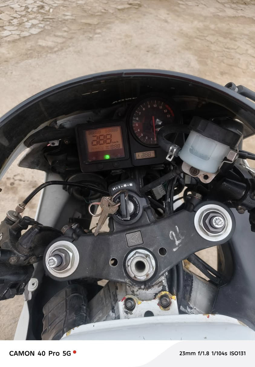 للبيع بطح   ٩٥٤  دراجه  نضيفه بس طافيه شراي ينتصل  ***********
