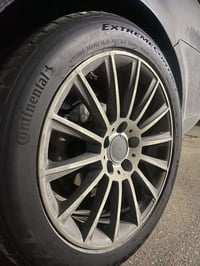 تخم ويلكب حجم 17 للبيع ويا تايرات امامي 17/50/225 خلفي 17/45/245 انطين...