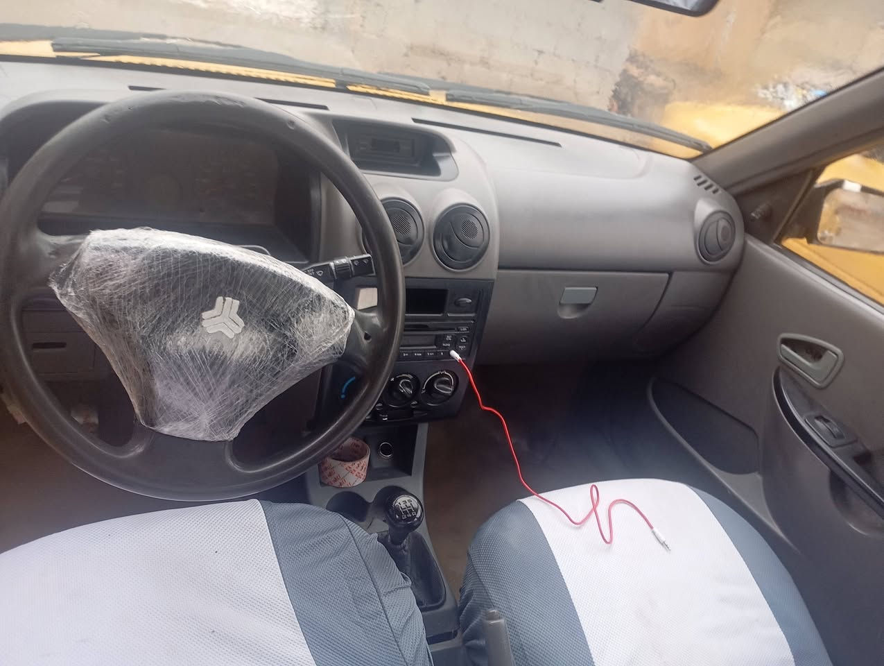 السلام عليكم سايبه 2015السياره مكفوله بيه خياسات خفيفه كير ومحرك مكفولات السياره ماعايزه بس حدايده وخفايف سنويه لل29 هزه جديده اراقام نكليزي باقي فثط ستلام السياره مكانه كربلاء سعره 36وبيه مجال ***********
