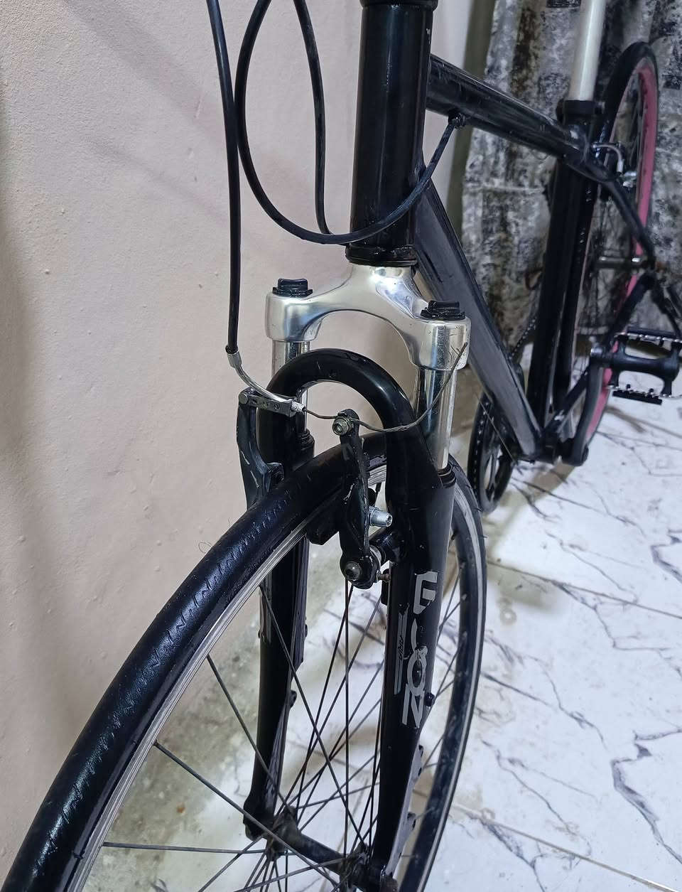 بايسكل رياضي وبي دبل امامي ، ماناقصة شي وبريكة شغال ويتحمل وزن ثقيل . المكان طويريج ل وسعره مناسب للاستفسار ***********
