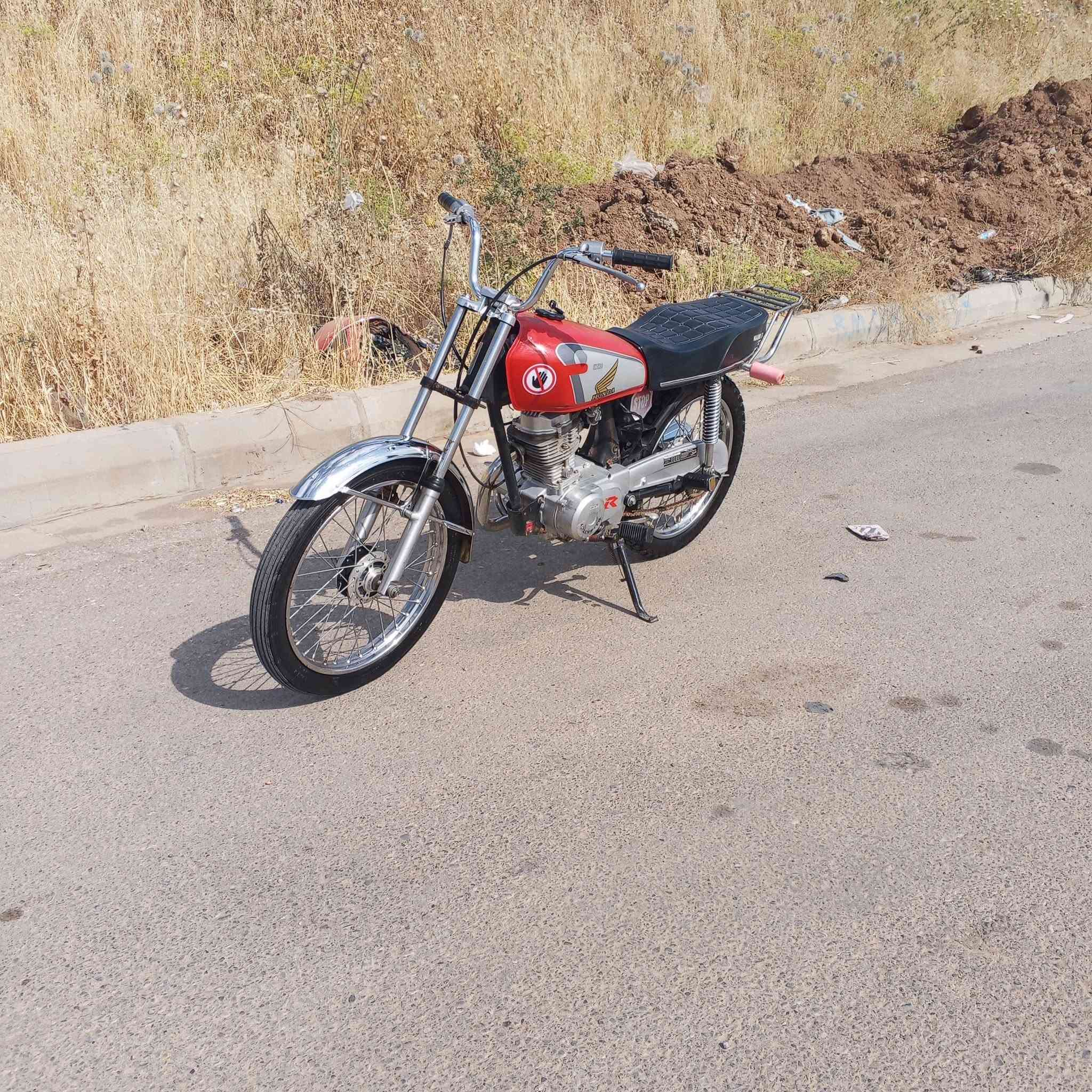 سەرەتا بەناوی خوای گەورە
بۆفرۆشتن ڕەبیدۆ 2024 
گیرو مەکینەبەشەرت
لەقوەتی خۆی بیزارە
ڕۆن دوکەل چەرکی تەنیا بەشەرت 
لەسلیمانیم  ژم  
 ***********
ئەدمین وەری گرە
