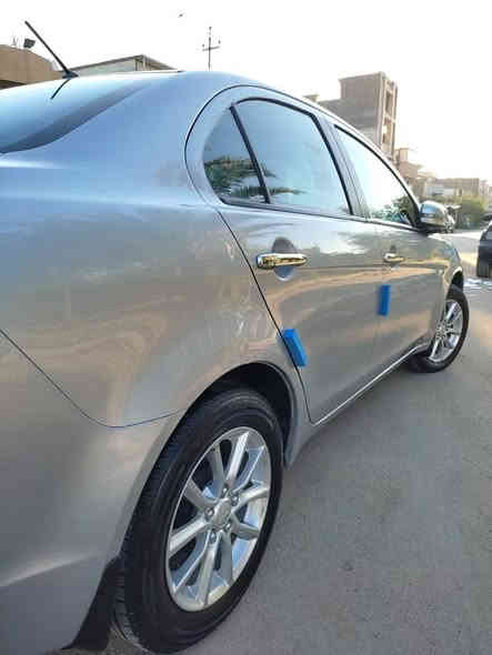 للبيع لانسر (قرش) خليجي موديل 2016 سيارة بعدهة عل وضع الشركة زيرووووووو  ماشية (32) الف سبيرررررر منازل
موصفات : شركة العامة 
سلايت
كامرة امامي خلفي 
حساسات 
شاشة ابل
كير اوتو
اشاير بل مري
محرك 1600
سبايدر بلادي 
كير محرك صبغ تبديل مكفولات
(رقم بغداد انكليزي بأسمي)
عنوان بغداد السيدية : السعر(130)
رقم هاتف : ***********
