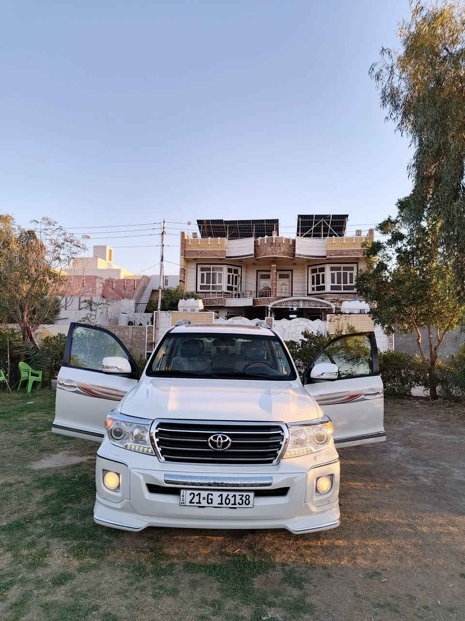 💎 للبيع: مفخرة الأرض لاندكروزر 2013 GXR (بريم أصلي)
الخيار المثالي للراحة والاقتصاد.. 6 سلندر بنظافة الوكالة
• الموديل: 2013.
• المحرك: 6 سلندر (V6) - عزم قوي وصرفية وقود ممتازة جداً.
• الفئة: بريم أصلي (Full Options).
• ناقل الحركة: أوتوماتيك (جير، محرك، وشاصي على الفحص).
🛠️ المواصفات والمميزات:
• نظام الدفع: 4x4 (دبل خفيف وثقيل) شغال بامتياز.
• المواصفات الخارجية: فتحة سقف، بصمة دخول، تشغيل عن بعد، حساسات أمامية وخلفية، جنوط البريم الأصلية، كشافات ضباب.
• المواصفات الداخلية: تكييف مركزي (ثلج)، ثلاجة، شاشة معلومات، كاميرا خلفية، تحكم سكان.
• الحالة: السيارة مسرفسة بالكامل، تواير بحالة ممتازة، ولا تحتاج لأي مصاريف نهائياً.

العنوان : ديالى بعقوبة 
السعر ٣٩٠ قابل للتفاوض
للاستفسار:***********
