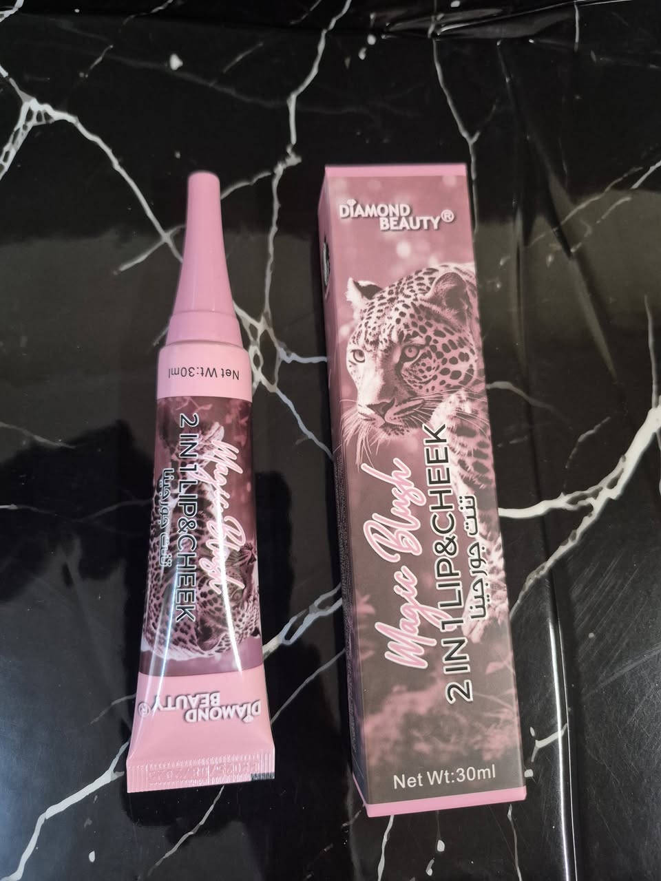 مو تنت ضيمم وعليه عرض كلش حلو
مورد خدود وشفه يجنننننن تخلين قطره وحده تنطيج لون يجنننن 
بحيث بنات وره الفطور من تفطرن وتحسين وجهكم شاحب خلو قطره على الخد وقطره على الشفه وشوفو اللون طبيعي يجننننن 
سعر القطعه ب٣ واذا قطعتين ب٥


**إذا كنت صاحب هذا الإعلان وتريد حذفه لأي سبب، رجاءا أرسل رسالة إلى الدعم الفني**