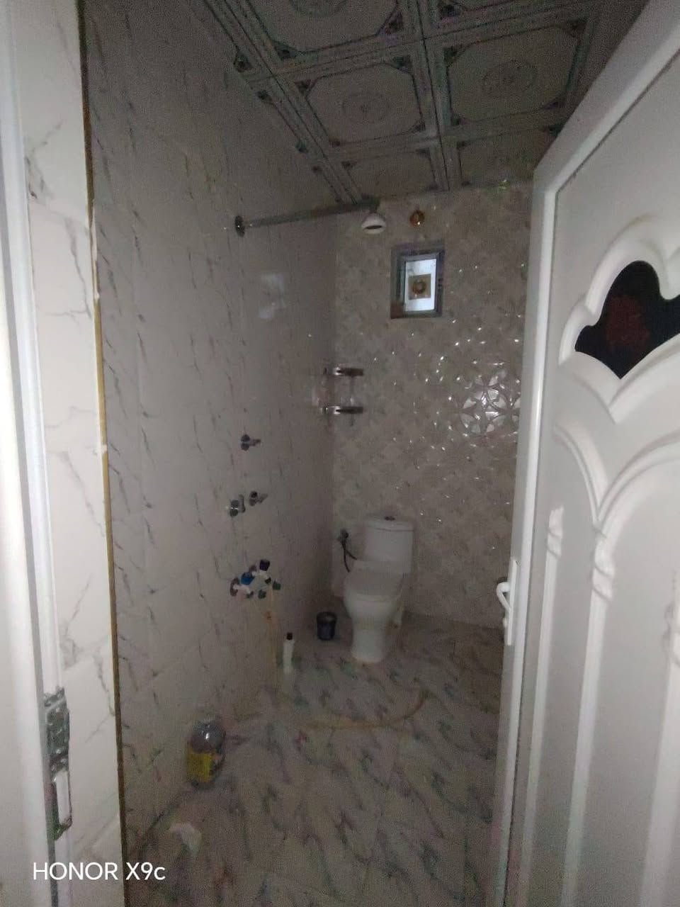 مشتمل طابقين بناء طابوق حديث ضلع منفصل وسقف منفصل للبيع المساحة ١٥٠ م الوجه ٦ ونزال المكان فلوجة حي الأمين منطقة ال ١٩ قريب على شارع أربعين السعر المطلوب بي ١٠٥ مليون وبي مجال للاستفسار الاتصال على الارقام التالية
*********** واتساب
***********

محتويات الدار
الطابق الأول
طرمة وتواليت ومطبخ وديوانية ومناور عدد ٢ وغرفة نوم

الطابق الثاني
غرفتين نوم وصاله وصحيات ودرج خارجي للسطح
ارضية بورسلين
