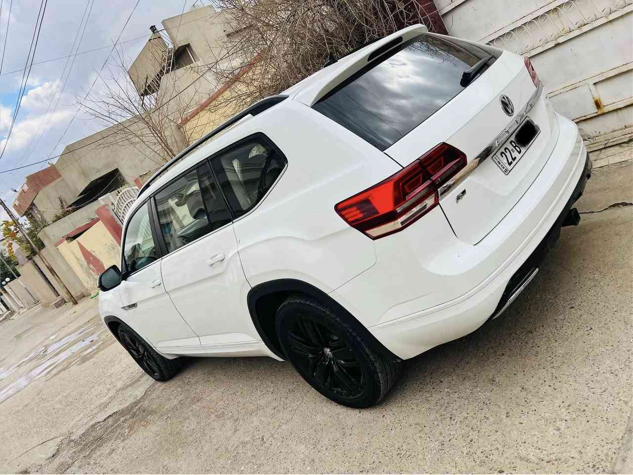 السلام عليكم
فولكس واكن اطلس 
الموديل 2020
محرك 6سلندر تنفس طبيعي بدون توربو 
ماشية 77 الف 
مواصفات sel R line 
اعلئ فئة بالمواصفات 
داخل فى اي بي منفصل
بانوراما 
٧ راكب 
كشنات الامامي كهربائي وتدفئه 
كشنات الامامي تدفيه 
كاميرات ٣٦٠  ودوار
رادار امامي وخلفي وجانبي  مانع اصطدام توقف ذاتي
 وتحديد مسار ونقط عمياء 
حساس امامي خلفي 
لايت ليد وزنون وداينمك وية الستيرن 
داخل 10 الون 
بصمه وتشغيل عن بعد 

باقي المواصفات غنيه عن التعريف

السيارة حادث بس بونيت صبغ بدون دواخل بدون ايرباك بشرط فحص و4 مكان اصغر تعديل بارد 
‏ما شاء الله سيارة كلش نظيف مرتب بدون مصرف 
سياره جاهزه صدر امامي خلفي جديد مابى مصرف 
دهن كير ومكينه وفلاتر تبريد  كلها جديده 
4 تايرات جديد من شديتهن 
سنويه راقم جديد وبسمي على غرامة تنزل من سعره
سعره 227واستفسار اكثرخابر وتدلل***********

تجي يمي عين غلطه عين فراش اخدمك

 ‏ملاحظة ما أجاوب على التعليقات ما متواجد عالفيس شراي خابر وتدلل
مكان سياره كركوك
 وتحياتي للجميع
