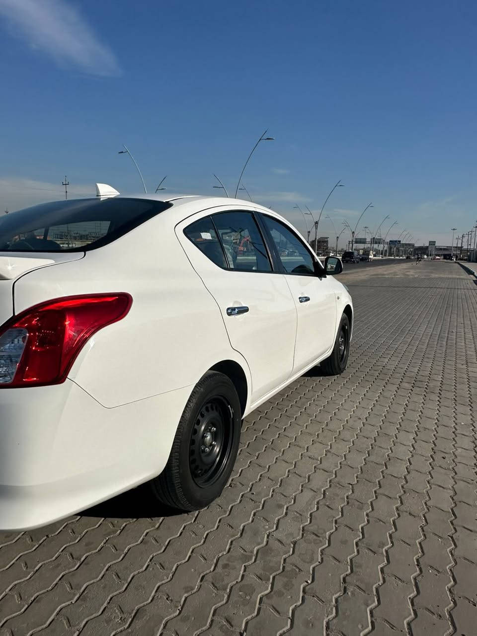 ((نيسان سني هندي مديل 2024  ))
هندي ابو لبليتة زركة 
( رقم أربيل دولي  تحويل وكالة بسم شركة  ) 
🚙(سيارة بيها طخة بل صندوك بسيطة كلش  ))
          باقي مكفول كفالة عامة كلش 
((ماشية .22 .كليو متر سيارة جديدة وجاهزة من كلشي ))
     /سعر 126 $ وبيها مجال /
     ..واحلى من صور .. بهواي 
..العنوان البصرة الجنينة حي الاندلس ..
 ..رقم هاتف 📞  ***********
