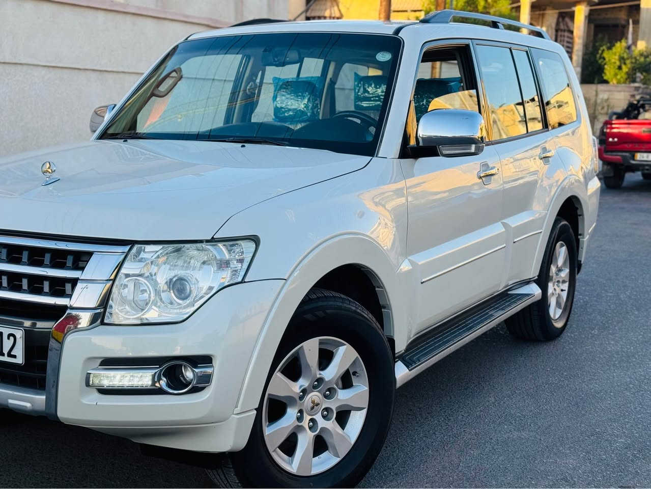 السلام عليكم للبيع متسوبيشي باجيرو موديل 2018 
السيارة مكفولة كفاله عامه من الصبغ والضربه والتبديل والبارد حتى الدعاميات فول مواصفات فتحه سقف كشنات جلد وكهرباء مرايات كهرباء علامه ذهبيه سبعه راكب تبريد 3 قطع تحكم ستيرن لد نهاري رقم أربيل إنكليزي 
السعر 210 وبيهة  مجال قليل العنوان البصرة 
لاستفسار ***********
