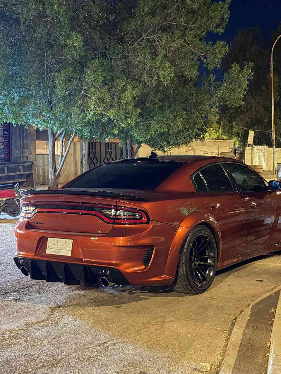 سلام عليكم عندي جارجر سكات باك  2021 SRTجديده السياره كلش نضيفه ولون مميز ماكو اخته بكربلاء وايد بدي اصل مكينته 6400حادثه جاملغ  مسروق ونص من البنيد صبغ السياره متصرف عليه الف دينار جديده 
السعر 250 
***********
