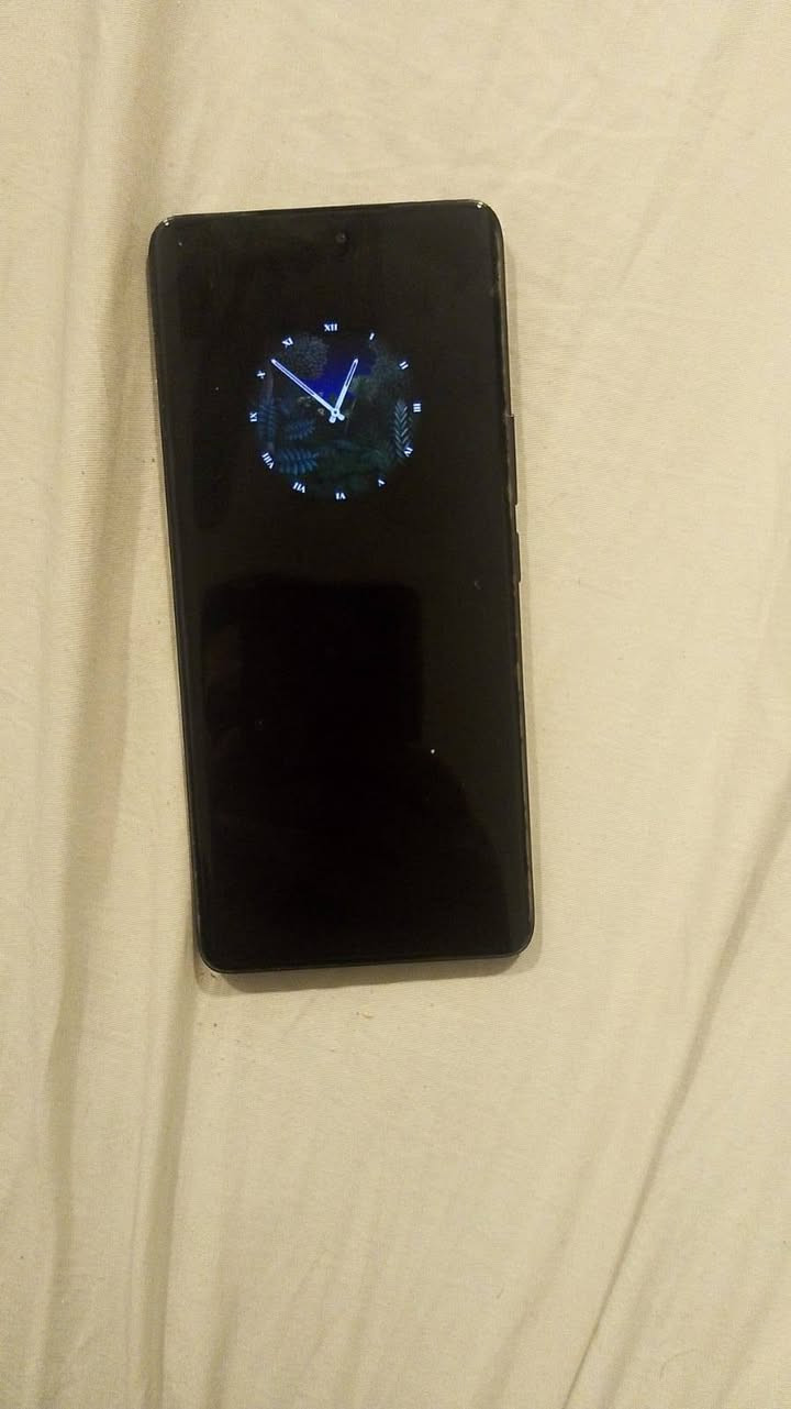 سلام عليكم هونر x9C فايف جي كامل ملحقاته ذاكره ٢٦٥ العشوائيه ١٢+١٢ جهاز جديد زلغ مابي مراوس ايفون ١١ فمافوق عنواني بصره ***********
