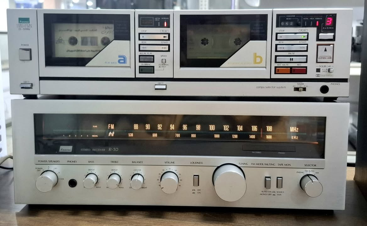 SANSUI
سانزوی . سانزوی . سانزوی
امبلیفایر مدمج مع رادیو و دك دبل كاسیت
سلفر فیس المنیوم 
یخرج 4 سماعات 
یابانی الصنع 
مكانی اربیل یوجد توصیل 
واتس اب / ***********
