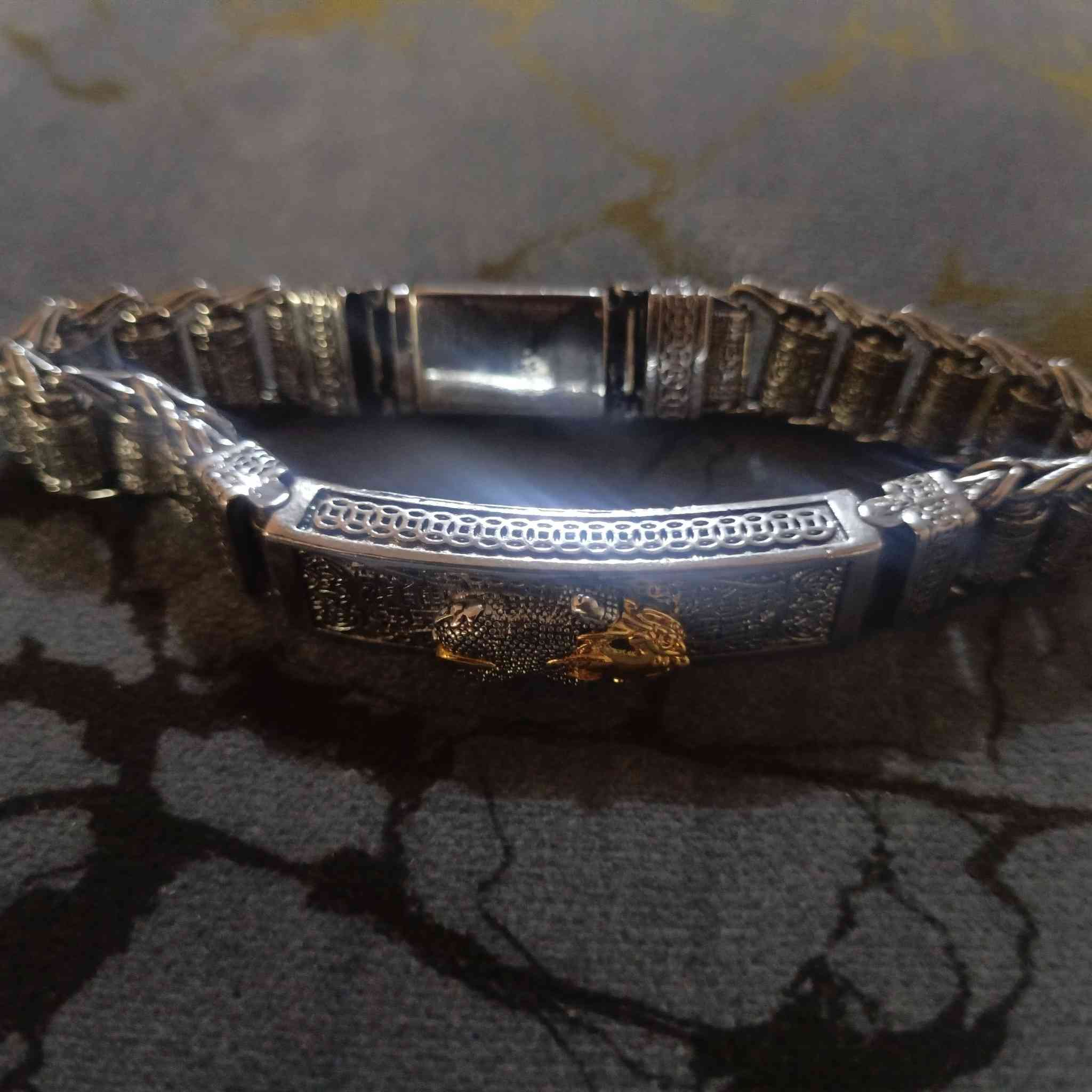 سوار تحفة لجلب لحظ تعويذ وطلاسم سل ستيل. شبابي لاهل الذوق لخلاقين والوشامين للبيع


**إذا كنت صاحب هذا الإعلان وتريد حذفه لأي سبب، رجاءا أرسل رسالة إلى الدعم الفني**