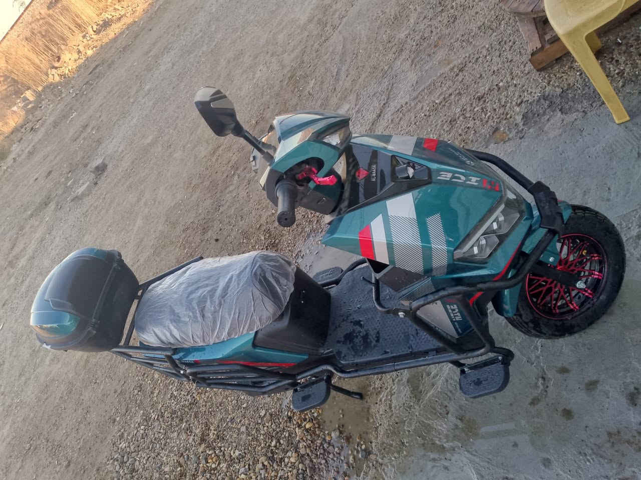 السلام عليكم دراجه شحن جديده جديده بعده بل لايلون بعده جديد باحالت الوكاله بطريات نضيف مفتاح عدد٢بصمه عدد ٢ بلاتوث  مكاني الرمادي الصوفيه سعر٨٥٠ مكلف بل نشر رقم ***********
