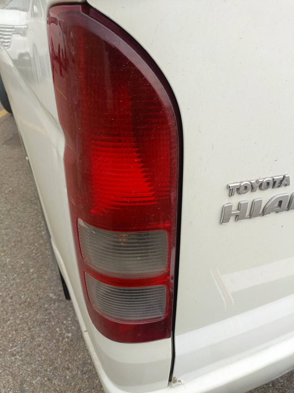 السلام عليكم عندي لايتات ودعاميه وشباك وبك لايتات بجم كامل مال السياره البلاديات اريدابيعهن السعر ٣٠٠وبيه مجال هاتف ***********
