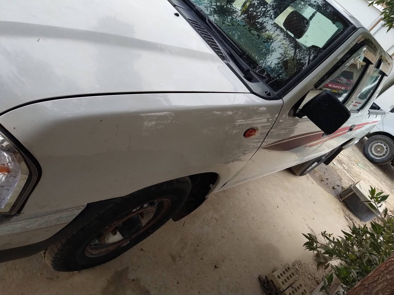 السلام عليكم  للبيع سيارة نيسان دبل قمارة موديل 2010 رقم ديالى السنوية مانافذة بعدها سيارة نظيفة بيها بارد قليل بالبدي السعر 115وبيها مجال حك الجية الاستفسار الاتصال على الرقم ***********
