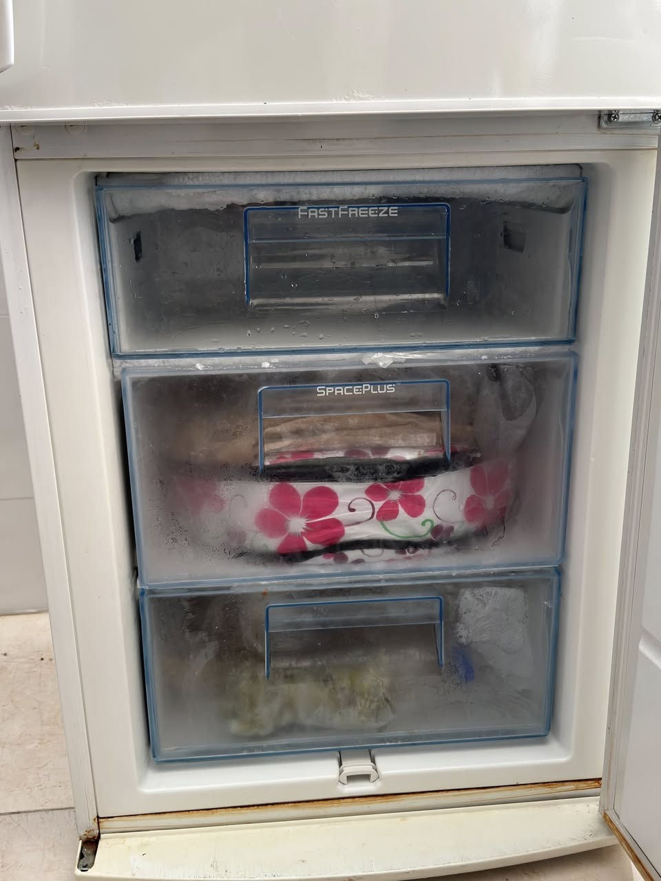 📢 للبيع أجهزة كهربائية مستعملة في أربيل  

يتوفر للبيع أجهزة كهربائية مستعملة بحالة ممتازة ونظيفة جدًا، جميعها شغالة بدون أي مشاكل وجاهزة للاستخدام مباشرة:   

✔ استعمال بسيط  
✔ فحص وتجربة قبل الشراء  
سعر الثلاجة 200 الف ماركة Electrolux
سعر المجمدة 150 الف ماركة Arçelik
سعر الطباخ 150 الف ماركة أوروبية 
السعر قابل للتفاوض
📍 الموقع: أربيل باداوة  
📩 للتواصل يرجى المراسلة على الخاص أو واتساب
***********
