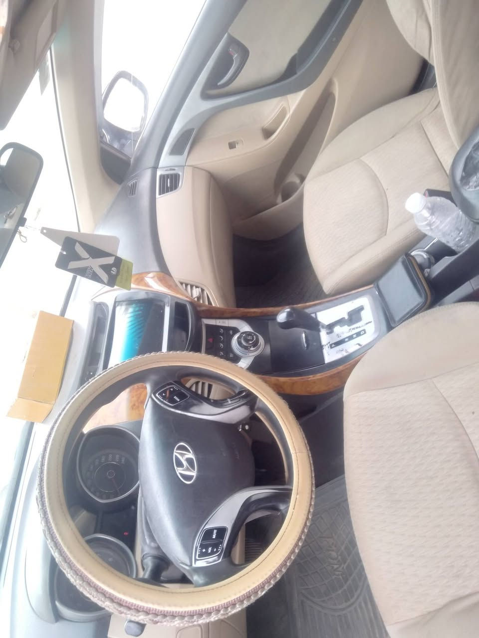 بسم الله الرحمن الرحيم 
من رخصة الادمن المحترم.. النترا خليجي موديل ١٣ فول مواصفات عدا البصمه محرك ١٨٠٠ تخم تاير جديد تحكم ستيرن شاشه وكاميرا تخم سماعات سياره جاهزه من فضل الله بيه مكانات صبغ بدون حادث ودواخل سوناره موجود رقم انبار انكليزي تحويل مباشر  بيع سعره ١٠٨ او مراوس ب كورله مكان رمادي ***********
