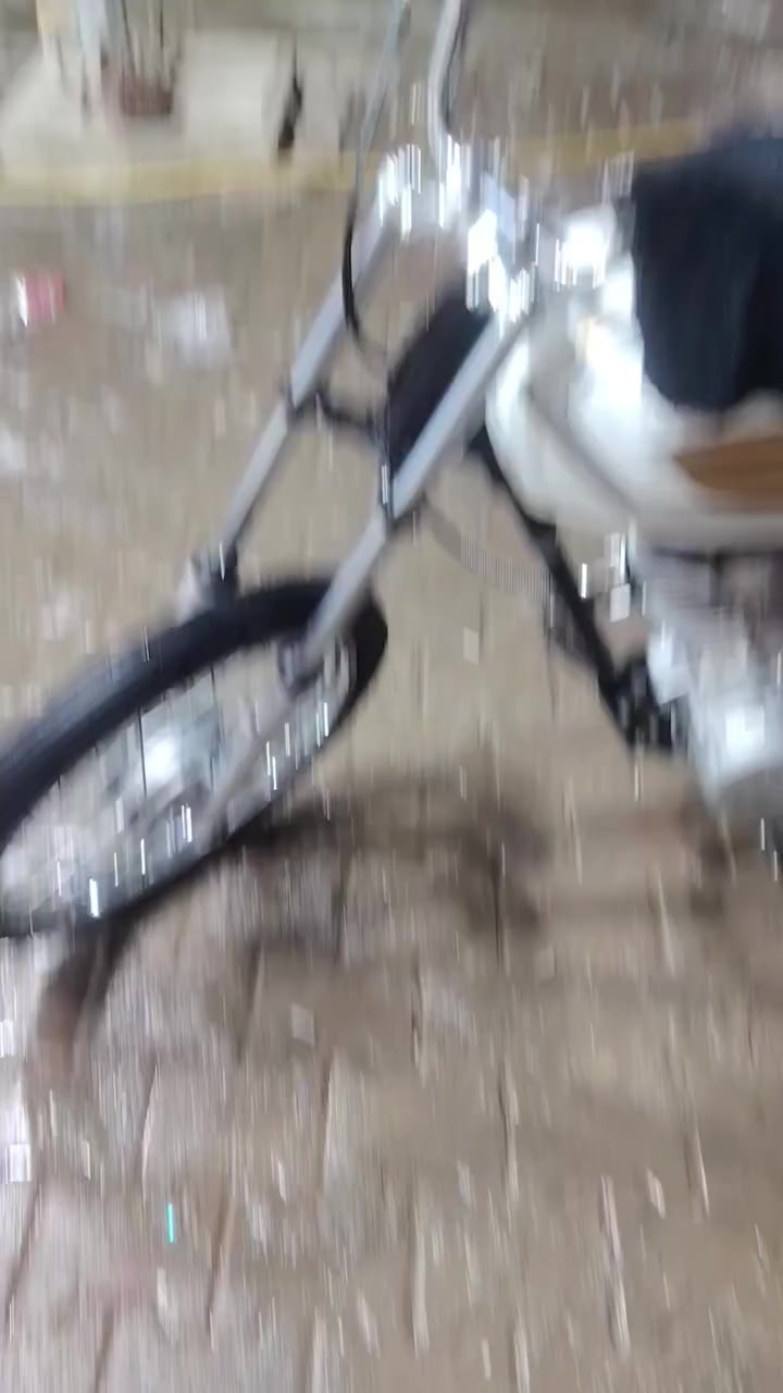 سلام عليكم دراجه إيراني للبيع المحرك انتنس الدرجه أوراق السعر 850وبيه مجال الرقم*********** مكاني ميسان حي نهاوند
