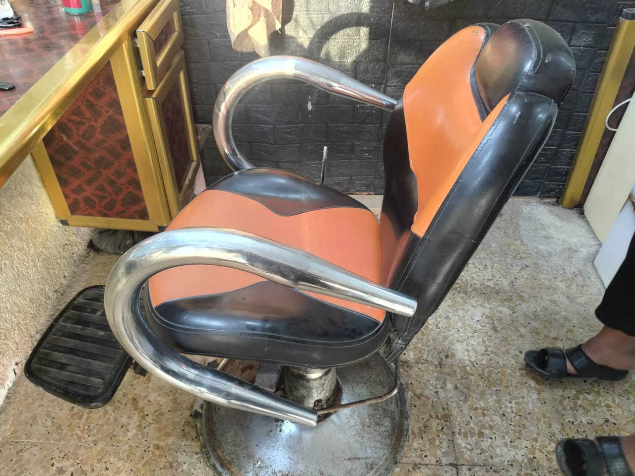 كرسي حلاقه لبيع جكه شغال وكلشي مابيه نضيف نفس لبل صوره مكاني لفضليه سعر100وبيه مجال لشراي


**إذا كنت صاحب هذا الإعلان وتريد حذفه لأي سبب، رجاءا أرسل رسالة إلى الدعم الفني**