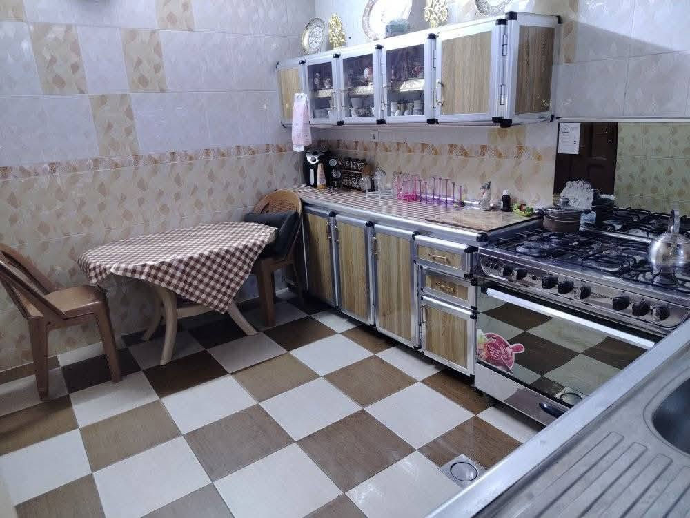 سلام عليكم درا للبيع تجاري في حي البكر قرب الاسواق 150 متر واجه7.5 سند طابو ملك صرف طابقين
طابق الاول غرفتين نوم وهول واستقبال ومطبخ وصحيات ومنورين
طابق الثاني ثلاث غرف نوم وصحيات وسطح ناصي وعالي
للستفسار
*********** بي واتساب
