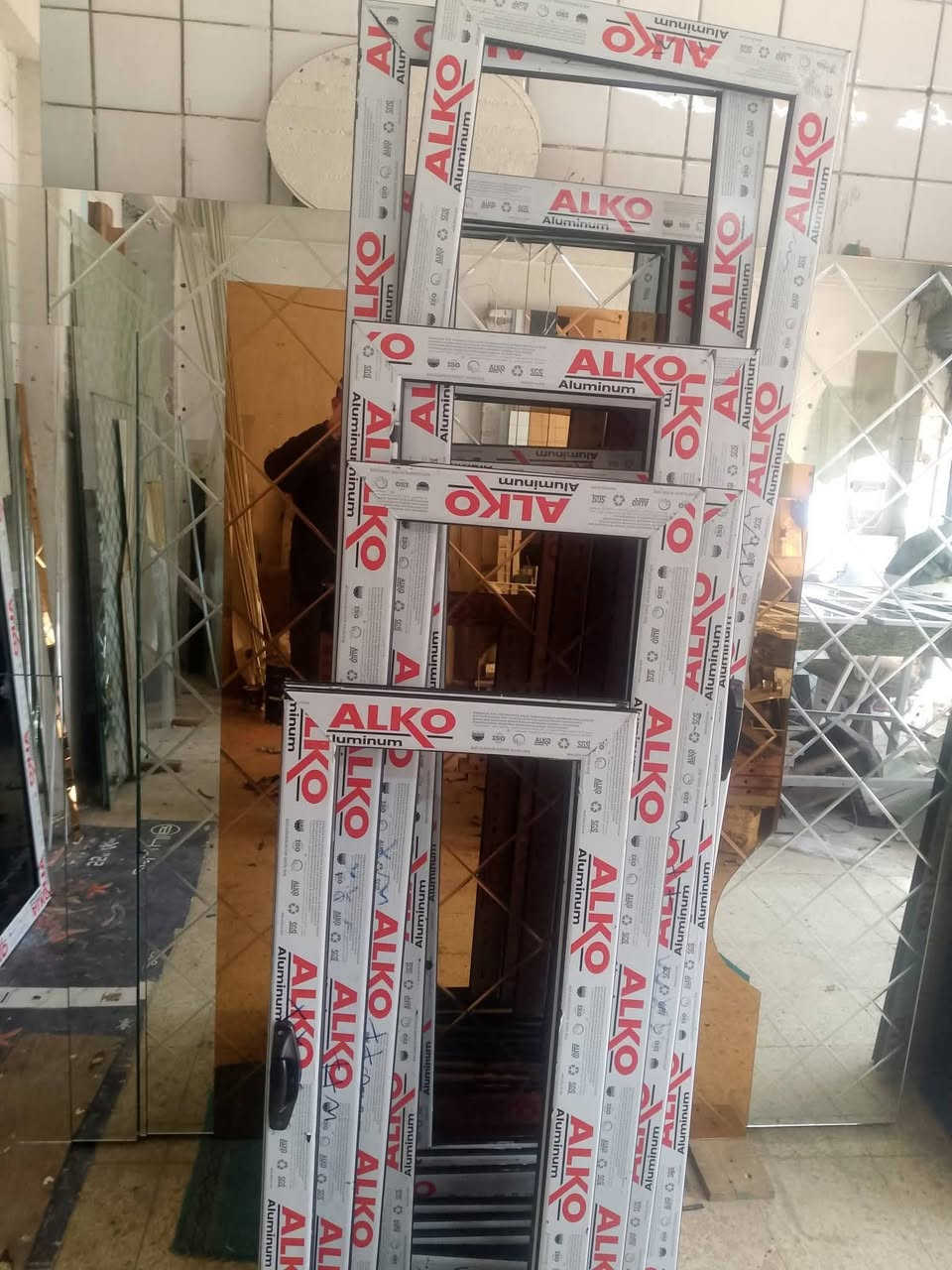 السلام عليكم محلات ابو مريم الحمداني للبيع وتركيب الزجاج كافه انواع الزجاج ابيعلكم جوه السوگ الموقع موصل حي الكرامه التوصيل مجانا علينا ونشتغل سلايتات جام اسود فحمي سعرو 8 دولار مع الشغل
***********
***********
