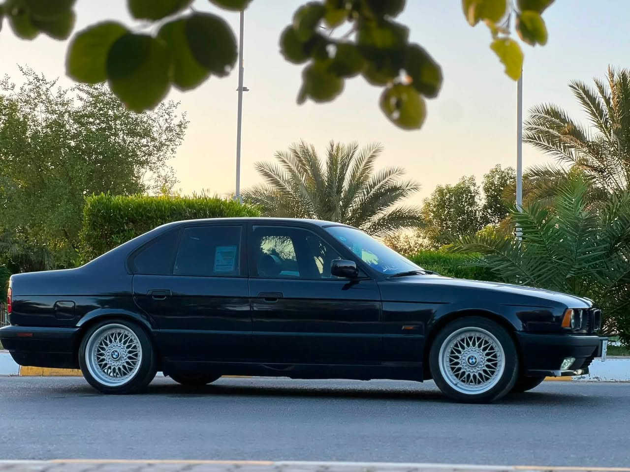 سلام عليكم بي ام525اصل موديل1991رقم بغداد انكليزي سنويه 31محرك مسكر  فانوس كير وتماتيك بجم عريض فتحه سقف تبريد شغل شرط السياره فقط صبغ جماليه بدون ضربه او خياس صدر جديد غرفتها جديده كهربائيات بلادي كشنات جلد بلادي 
***********
