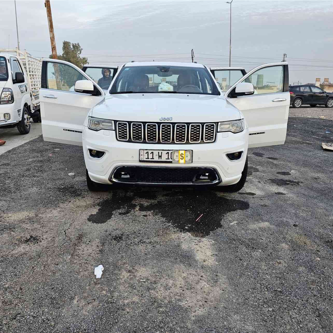 السلام عليكم للبيع جيبJeepاوفر لاند
موديل 2020 خليجي السياره بيها قطعتين فقط جاملوغ وبنيد 

مواصفات 

 3شاشات 🫰

بانوراما ❤️

بصمه 

جكات 

كشنات جلد +كهرباء 

جنطه كهرباء 

لايت زينون عالي ناصي 

داخل جوزي واسود  

رقم بغداد الدولي تحويل ثاني يوم 

سعر السياره خاص والاستفسار اكثر اتصل عل الرقم 

  مامتواجد عل الفيس 

0781 003 4231
