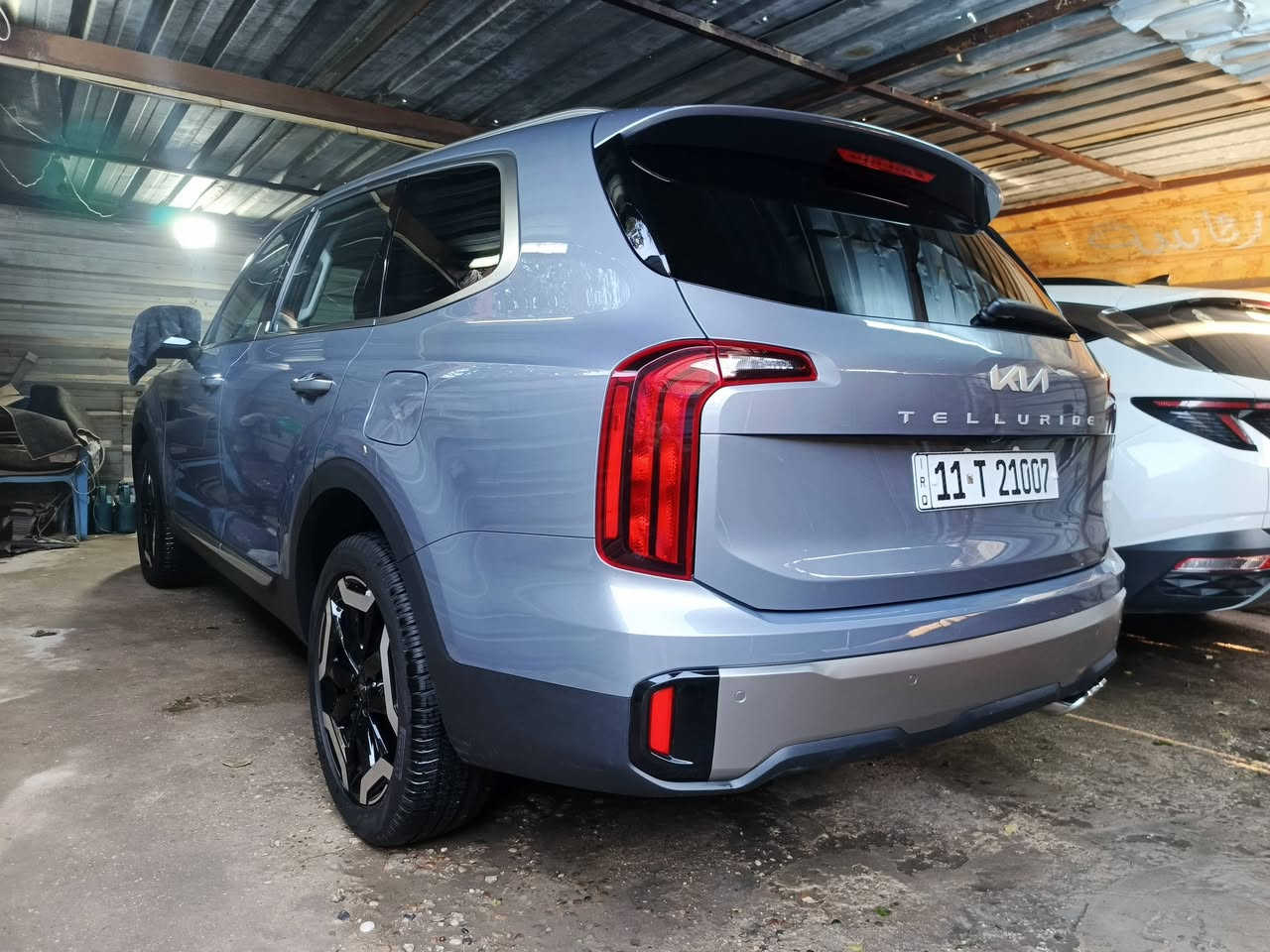 كيا توليرايد موديل 2025 مواصفات S لون بحري .. السياره مرقمه على قرار الشهداء باسمي اسويلك وكاله بنفس اليوم ... ماشيه 4000 جاهزه بدون اي نقص.
حادث امامي بسيط صبغ ربع البنيد وربع الدعايه بدون ايرباك .. وكل غراضها اجت وياها من أمريكا يعني لايت وبدنه ودعاميه كلهن اصليات ... مواصفات فتحه سقف بصمه تشغيل بصمه ابواب تشغيل عن بعد رادار امامي خلفي جانبي داخل جلد  VIP ...شاشه طويلة متصله وهواي مواصفات بعد.... صور الحادث وصور التصليح بالمنشور... لبيع مكان السياره بغداد البلديات *********** السعر 290 $$ وبيها مجال
