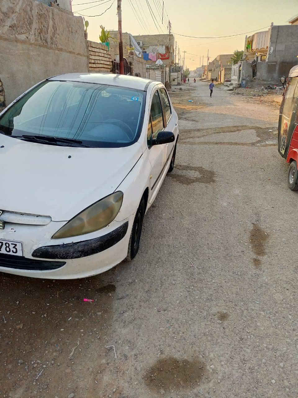 سياره بيجو فرنسي 2005 للبيع رقمها ديالى هزه جديده السياره موجوده بالنجف راعيها ببغداد ثاني يوم مداور سياره عايزه شغلات بسيطه سعرها 33 بيها مجال بسيط***********
