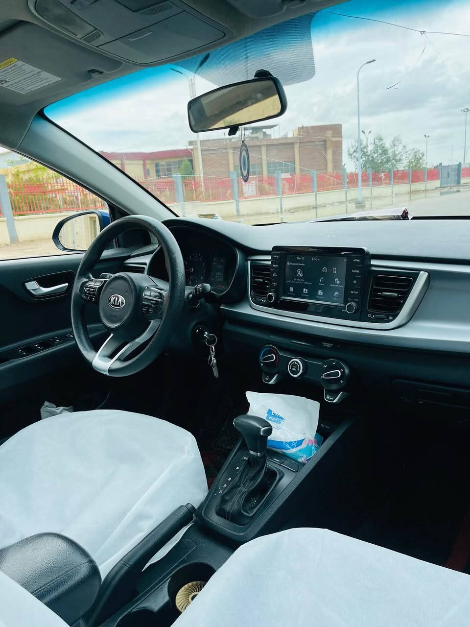 السلام عليكم للبيع كيا ريو موديل 2020 وارد امريكي مواصفات S شاشه جبيره تحكمات فول محرك 1600 دوش سياره حيل جديده استخدام بنيه ماشيه 73 رقم بصره معوقين وهلسنه تخلص حادثهه جاملغ امامي فقط ومبدل والباقي كلهه كفاله السعر 100وهاذا رقم صاحب السياره *********** البصرة, العراق
