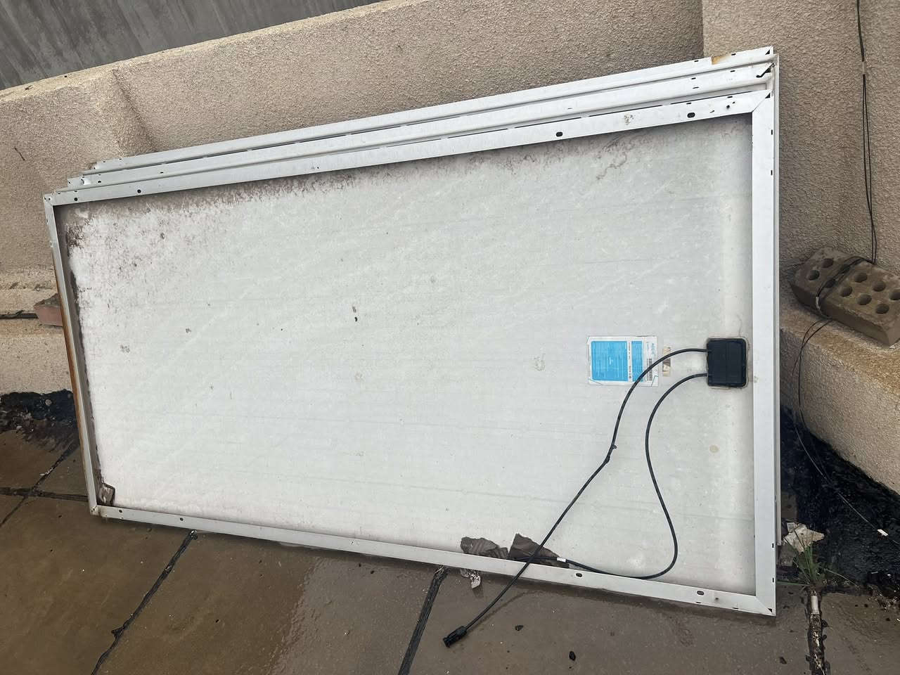 السلام عليكم الواح للبيع مستخدمة بدون اي ضرر عدد ٦  (٣٣٠واط)مكاني بغداد الكرخ ويوجد الواح نوع شارب عدد ٤ (١٧٥ واط)للبيع
كلهن بدون اي ضرر او كسر
اللي يفيدوه يدخلي خاص ومنختلف عالسعر


**إذا كنت صاحب هذا الإعلان وتريد حذفه لأي سبب، رجاءا أرسل رسالة إلى الدعم الفني**