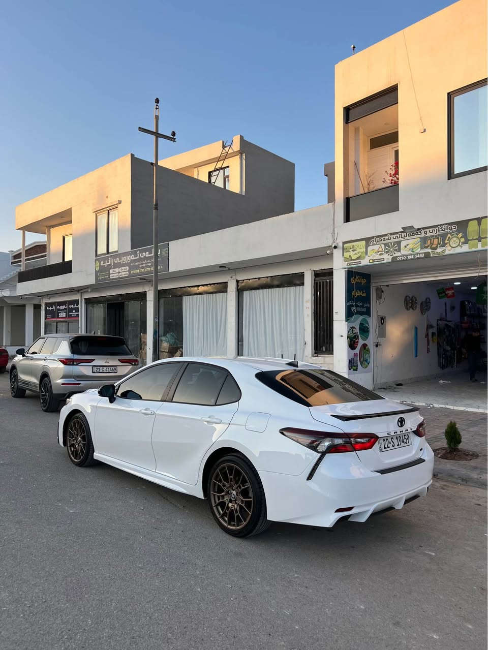Camry 2023 night shide 
۲ پارچەی بۆیاخە بۆنیت و چەمەلاخ 
ئەرباگی سوکان وشانی تەقیووە بیلادی دانراوەتەوە
تازڕەقەمم کردووە بەناوی خۆمە 
بەسمە شەغال ئاوێنە ڕادار بیلاد نیکلەکانی و نوسینەکانی بە ڕەش دێت black edition 
تایەکانیشی بیلادی شەریکەیە
تەنها ۲٦ هەزر. ڕۆشتووە
تەنها فرۆشتن گۆڕینەوە ناکەم 
زۆر مواسەفاتی لە se زیاترە لە نزیکەوە بیبینی ئەزانی
٠۷٥٠۱۹۸٥٤٤۳ رانية, السليمانية
