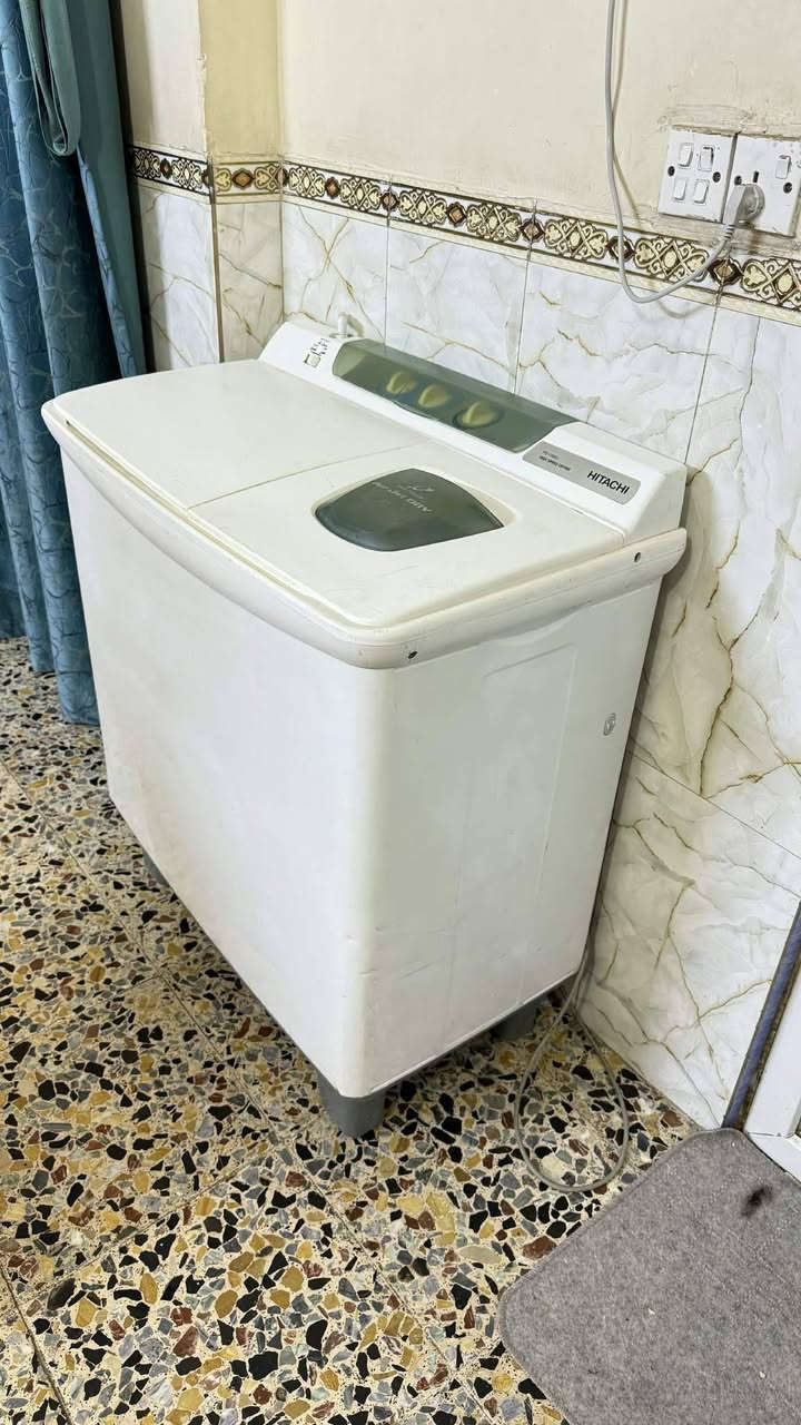 سلام عليكم  غساله هيتاشي ياباني اصلي حجم الجبير شرط تغسل بطانيه وتنشفه ماطوراته بلاديه نضيفه كلش كلش واحلا من الصور
ثكيله ورزنه للبيع مكاني العبيدي الراسه شارع 20 قفله 110 
***********
