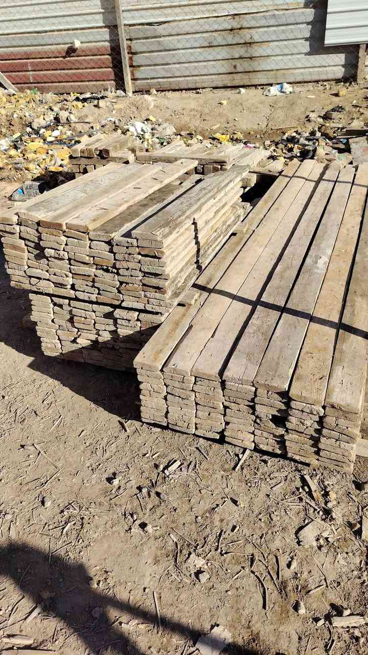 خشب للبيع نظيف اخو الجديد العدد 3 مكعبات ونص. بابل الحله.  ***********
