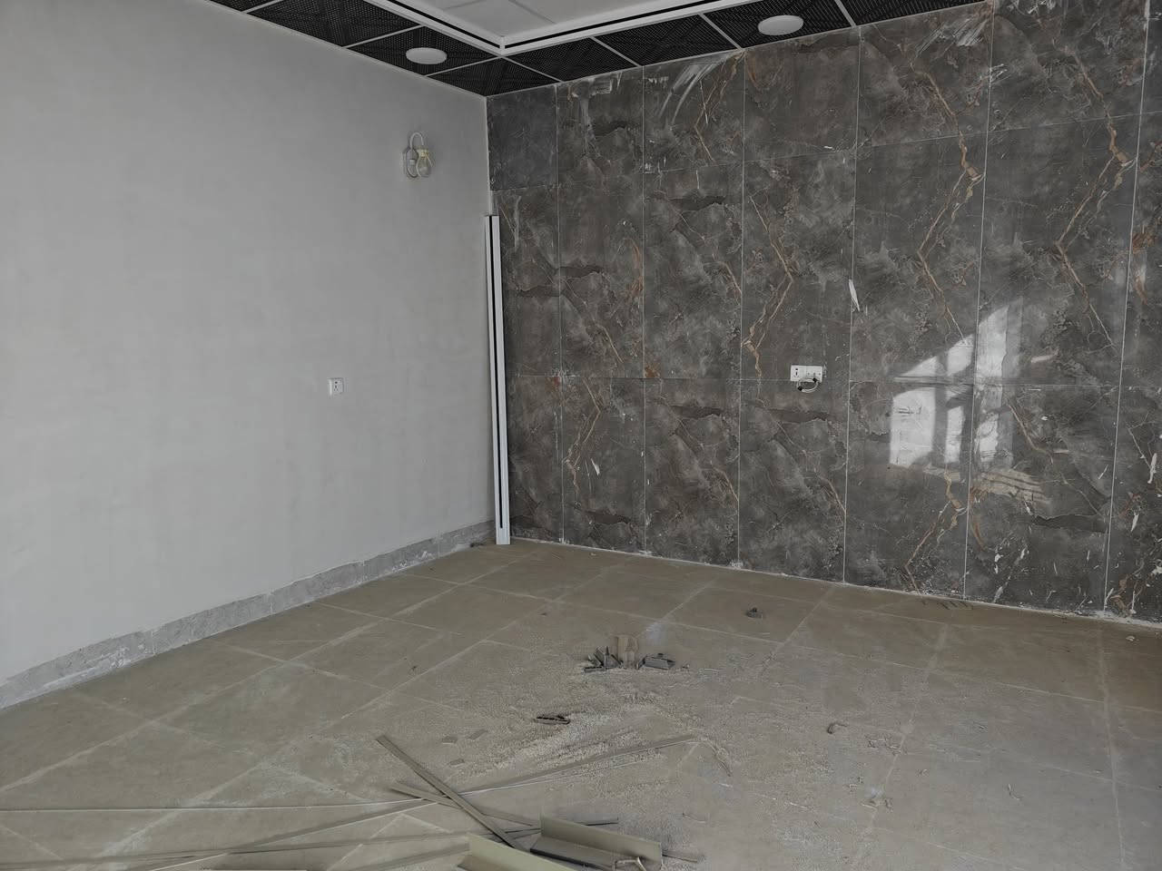 دار للإيجار 
مساحة ١٠٠ متر مربع 
فول سيراميك بناء حديث صفر مامسكون
صيادة
قرب جامعة كركوك 
يفيد طلاب الجامعة 
للإيجار ٢٥٠الف
***********
***********
