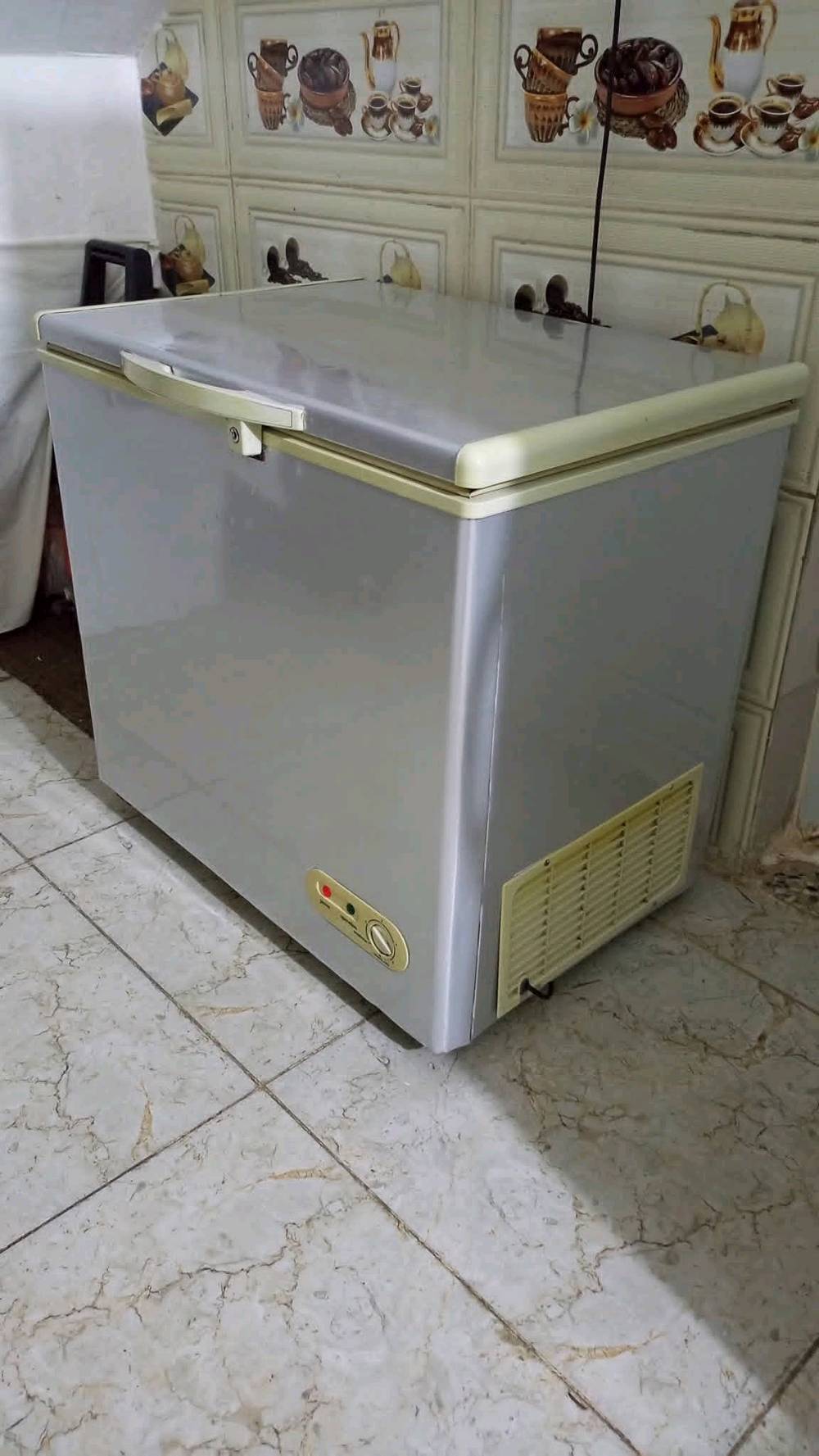 مجمده حجم وسط نضيفه جدا تجميد بخاري فول