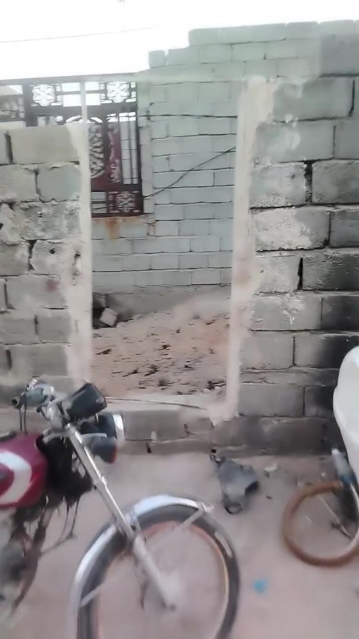 السلام عليكم هيكل للبيع مستعجل في كربلاء الحر منطقة السوادة الرشدية بشارع منتجع الشكرجي المساحة 200م تتكون من استقبال ومطبخ وصالة وغرفتين نوم وثلاثة صحيات ثنين داخلي واحد خارجي مثل ما واضح بل تصوير يباع بسعر مناسب علماً اني مكلف بالنشر وهذا رقم صاحب البيت ***********
