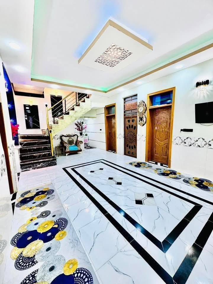 دار للبيع (مبادرة + نقد)
📍 النجف / مجمع بيتي
🏠 200م طابق واحد – طابو صرف

• غرفتين
• صالة
• مطبخ
• استقبال
• حمامين
• مكشوفة 2

💰 السعر خاص
⚠️ 
استفسار 
***********
