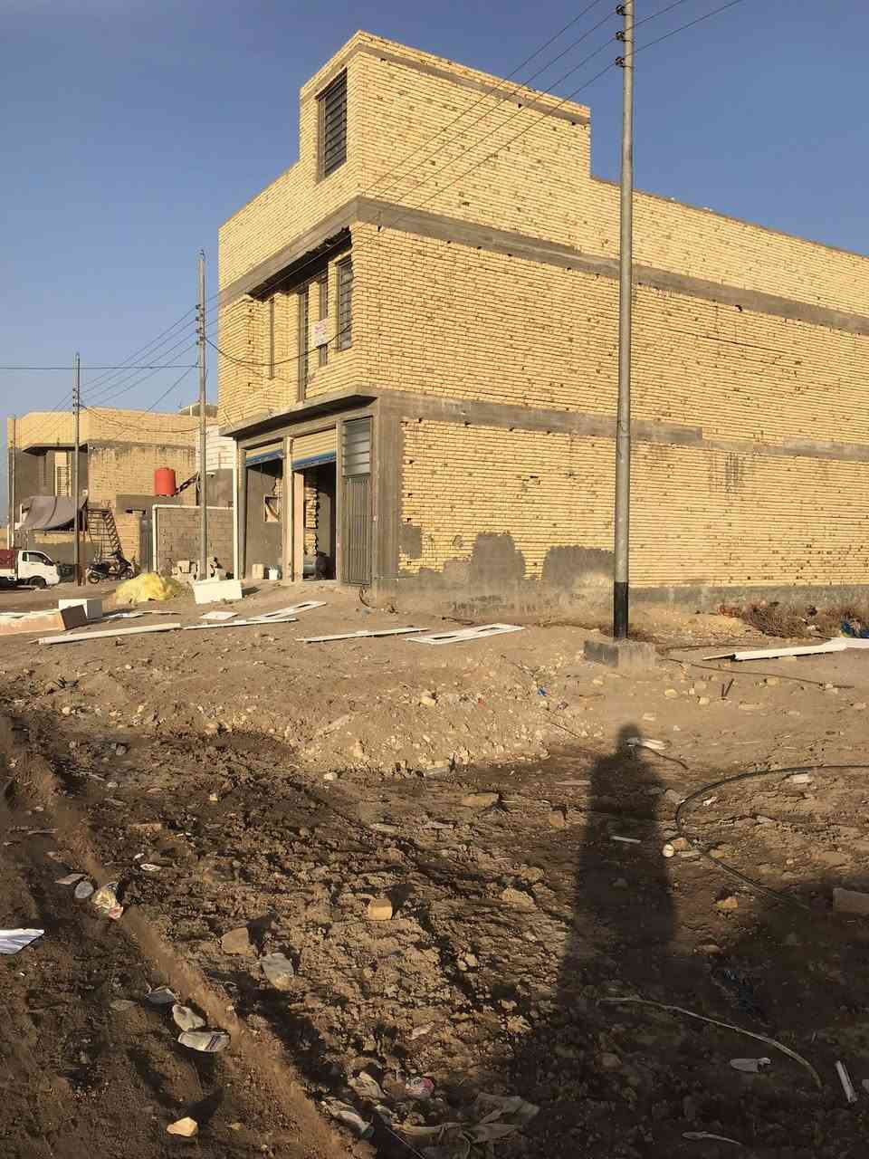 بتلو كامل ب الفداء نهاية شارع ابو لبنان قرب المدرسة الصينية على ساحة المساحة 150 م كافة الخدمات متوفرة  سعره 85 مليون قفل للبيع للبيع الإتصال على *********** ابو علي الاسدي
