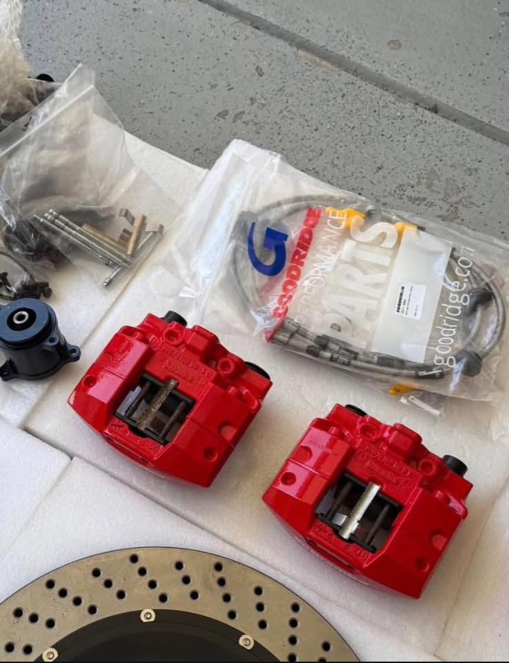 Brembo 8+4+1 kit front BM8 412mm rear BM4 380mm brembo oem handbreaking
Brand new pads and rotors refurbished calipers Fit for AUDI C8 4M D5 A6 S6 RS6 A7 S7 RS7 A8
S8 Q5 SQ5 Q7 SQ7 Q8 SQ8
Best price wins


**إذا كنت صاحب هذا الإعلان وتريد حذفه لأي سبب، رجاءا أرسل رسالة إلى الدعم الفني**