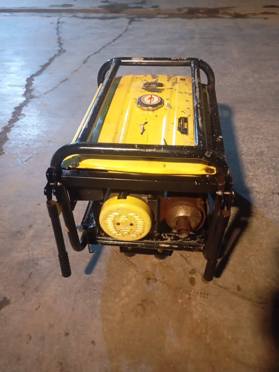 السلام عليكم مولد بانزين 5 كيفي 20 انبير بلاديه برغي ما مفتوح بيه صوته هادئ سعر 300 وبيه مجال بسيط العنوان بغداد مدينة الصدر الاستفسار اتصل او واتساب ***********
