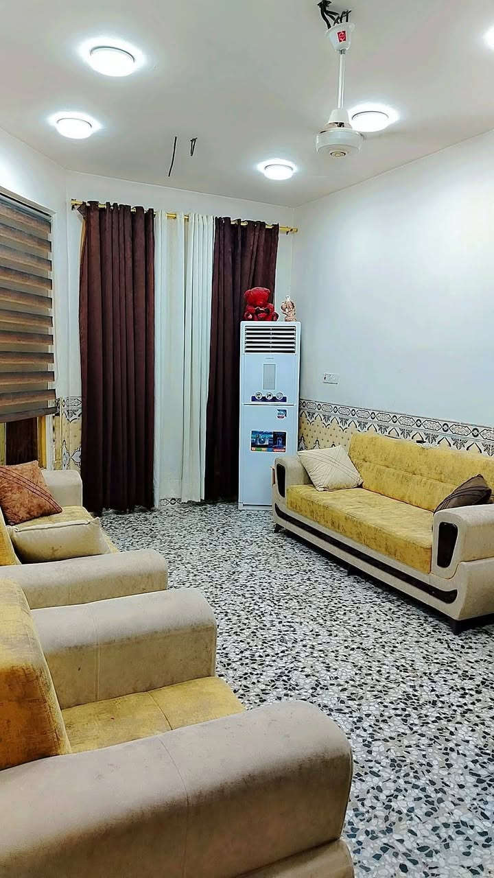 السلام عليكم بيت للبيع في حي المتنبي مساحه 130متر هاذا رقمي للستفسار اكثر *********** ***********
