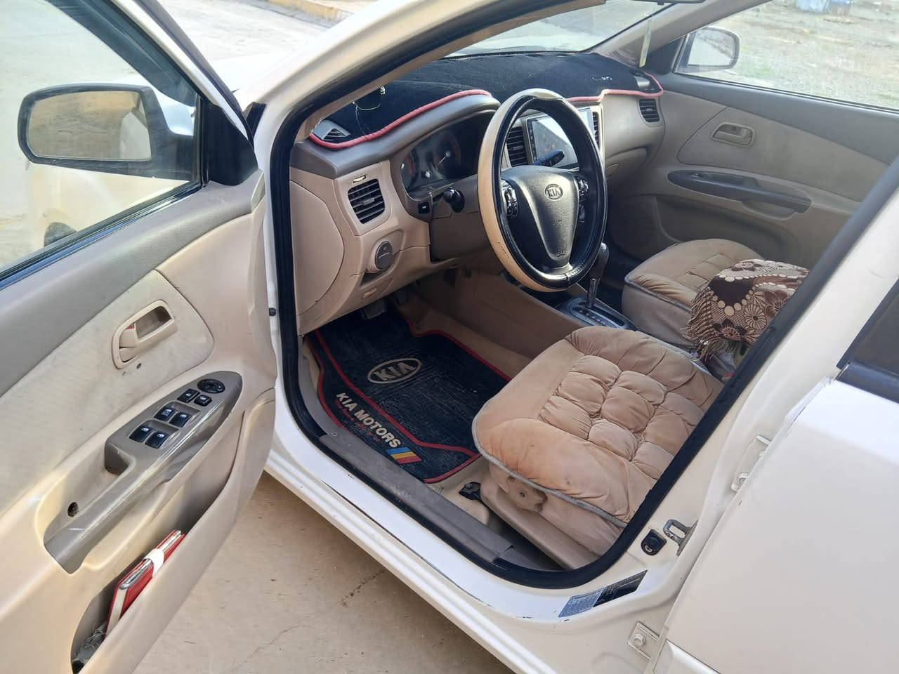 السلام عليكم 
ريو موديل 2011  
محرك 1600 كير اوتو  
رقم اربيل دولي شرط التحويل
بيه دفتر بانزين
صدر امامي خلفي جديد 
تبريد ثلج تدفئه 
طخم تايرات جديد
 شاشه اندرويد 
 جام كهرباء 
 السيارة  بيها قطعتين ( باب و جاملغ السائق ) 
 السعر 87 وبيه مجال بسيط للاستفسار  ***********
مكان سياره كركوك / الحويجة
